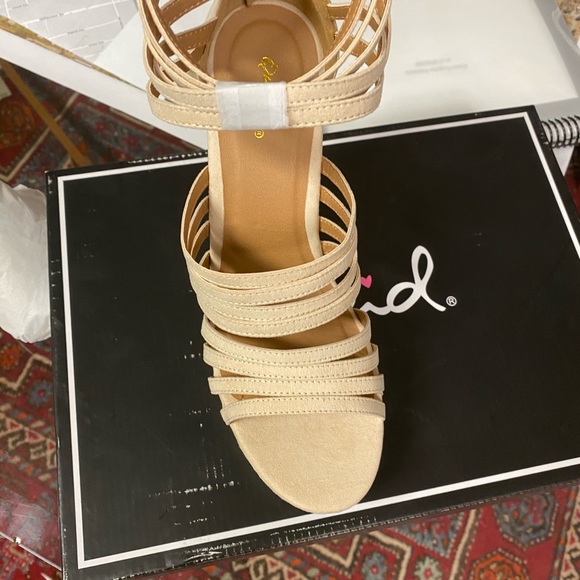 Strappy nude wedge - Picture 5 of 5